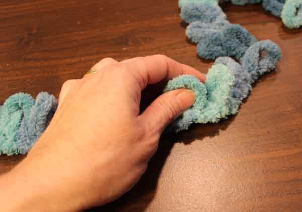 Loop Yarn Stocking Stitch Tutorial - Working Yarn Loop