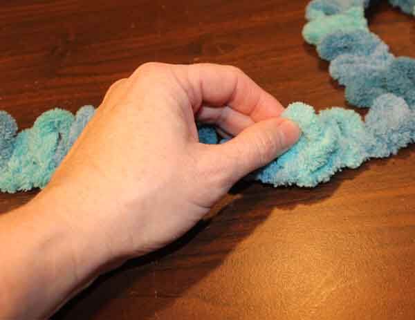 Loop Yarn Stocking Stitch Tutorial - Insert Loop