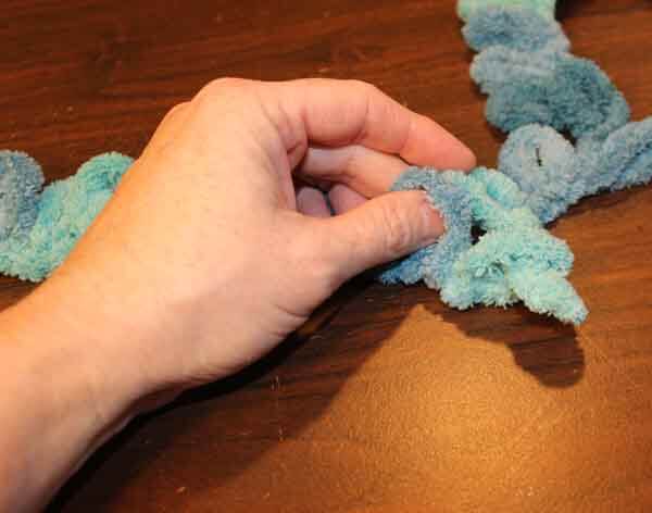 Loop Yarn Stocking Stitch Tutorial - Insert Next Loop