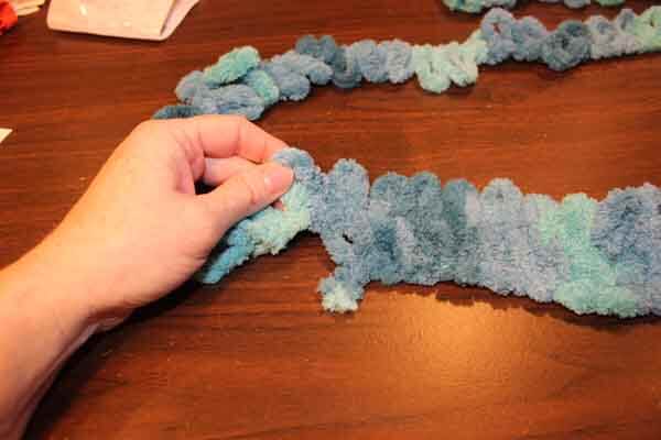 Loop Yarn Stocking Stitch Tutorial - Finished Row