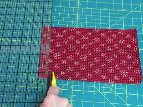 How to make a Christmas Candy Cane Rag Wreath | Needlepointers.com