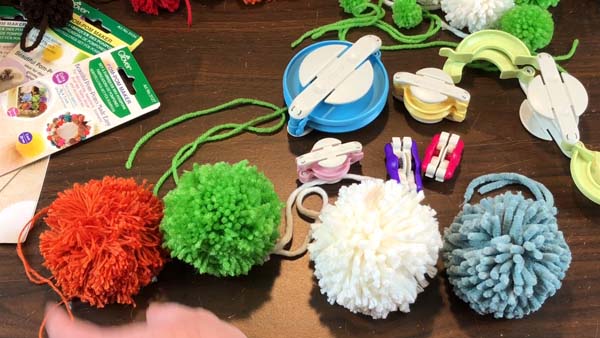 How to make a Perfect Pom Pom with a Clover Pom-Pom Maker ...