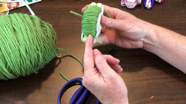 How to make a Perfect Pom Pom with a Clover Pom-Pom Maker ...