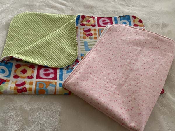 How to Sew an Easy Waterproof Baby Diaper Changing Pad | Needlepointers.com