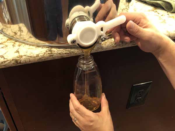 Harvesting Honey - Fill Jars