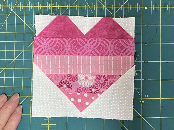 Heart Mug Rug Pattern Perfect for Valentine's Day | Needlepointers.com