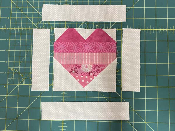 Heart Mug Rug Pattern Perfect for Valentine's Day | Needlepointers.com