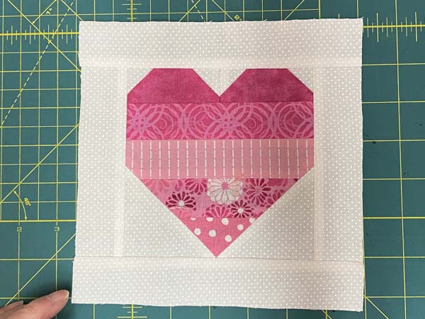 Heart Mug Rug Pattern Perfect for Valentine's Day | Needlepointers.com