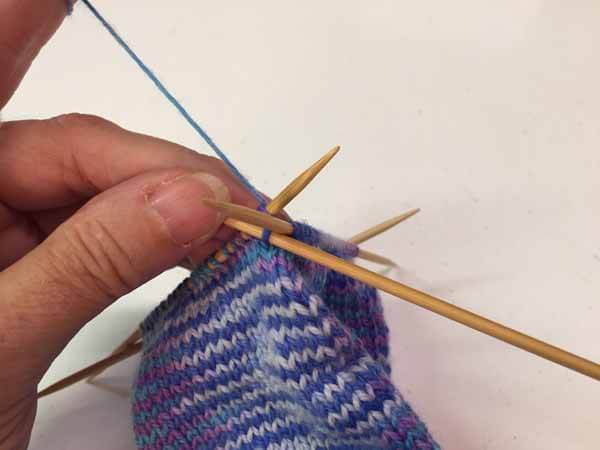 how-to-prevent-laddering-when-knitting-with-double-pointed-needles