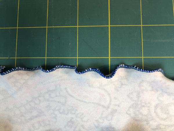 How to Sew a Lettuce Hem with a Serger (Lettuce Edging ...