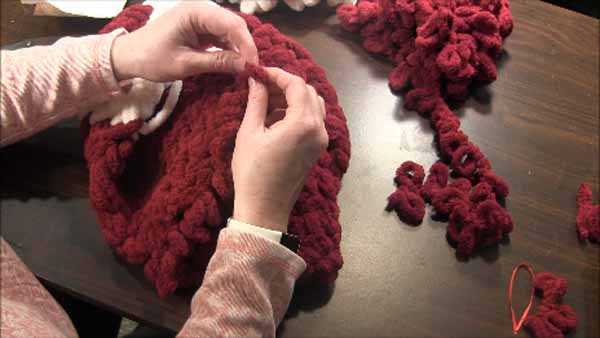 Loop Yarn Criss-Cross Scarf - Bind Off