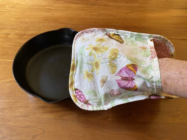 How To Make A Quilted Pocket Potholder With Old Towel | Needlepointers.com