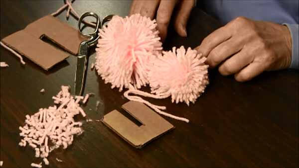 How to Make a Yarn Pom Pom with a Free Cardboard Template - Sarah Maker