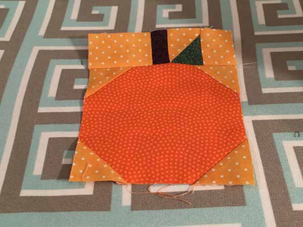 Pumpkin Mug Rug Tutorial - Finished Pumpkin
