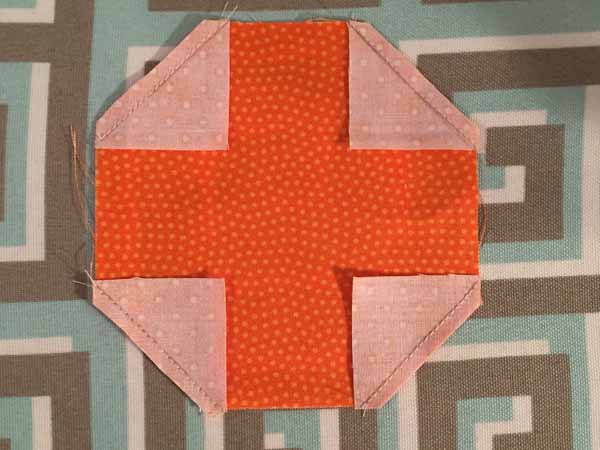 Pumpkin Mug Rug Tutorial - Pumpkin Corners Trimmed