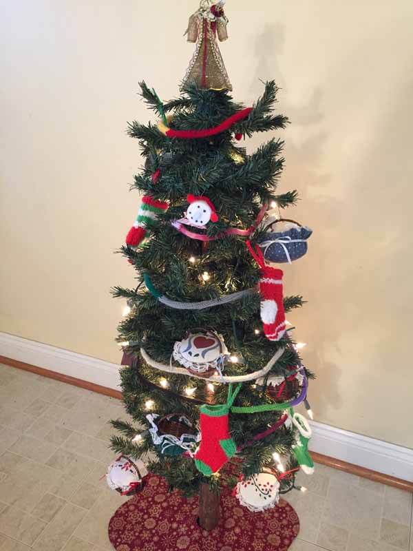 DIY Christmas Tree Garland with Spool Knitter | Needlepointers.com