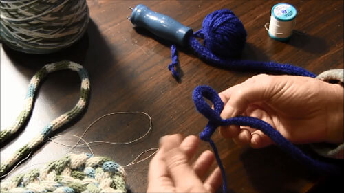 How to make a Spool Knitted Rug | Needlepointers.com