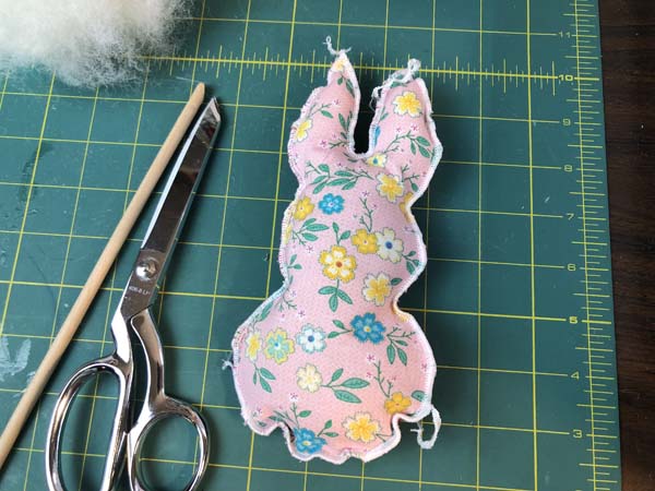 Free Stuffed Bunny Pattern & Tutorial | Needlepointers.com