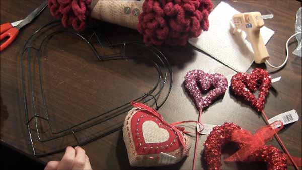 Valentine Loop Yarn Heart Wreath - Supplies