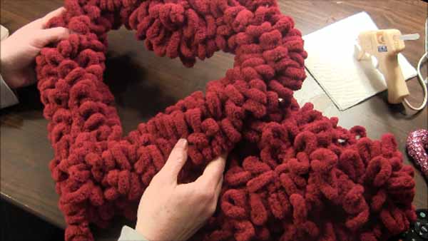 Valentine Loop Yarn Heart Wreath - Yarn Wrapped