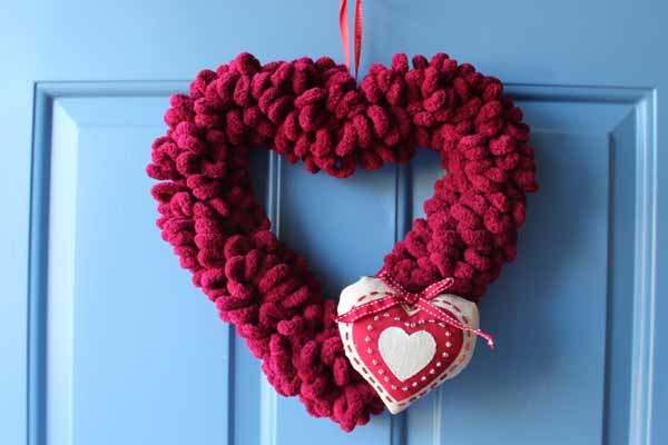 Soft Yarn Heart Wreath // Knit Wreath on Wire Frame With Ribbon
