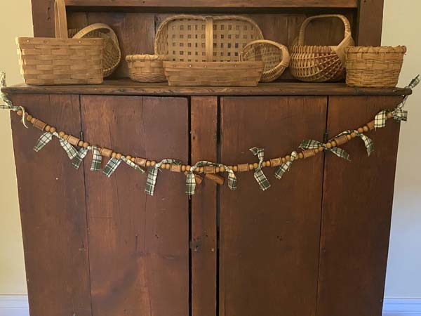 DIY Colorful Garland with Spools of Thread and Wooden Beads