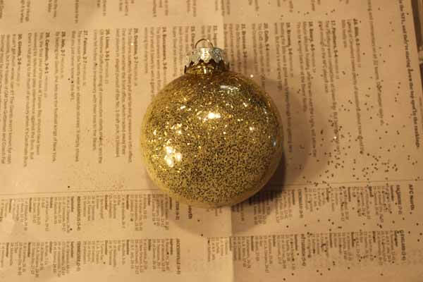 Glitter Ornament Tutorial - Mod Podge Ornament